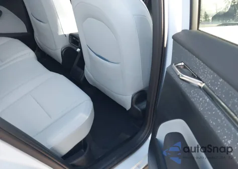 2025 Volvo Ex30 Ultra Twin Motor Performance, Fully Electric z USA, uszkodzony, nr VIN YV4EK3ZL8SS145127